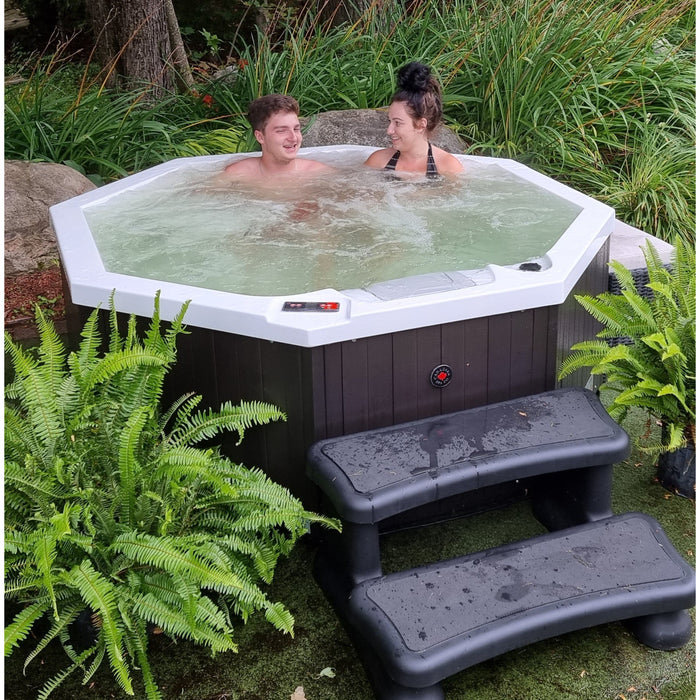 Canadian Spa Company Muskoka 14-Jet 4-Person Hot Tub