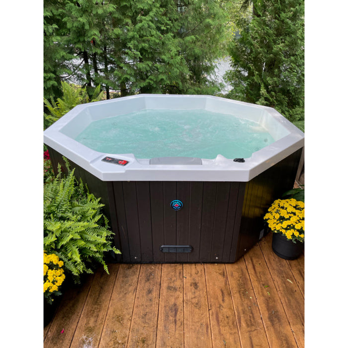 Canadian Spa Company Muskoka 14-Jet 4-Person Hot Tub