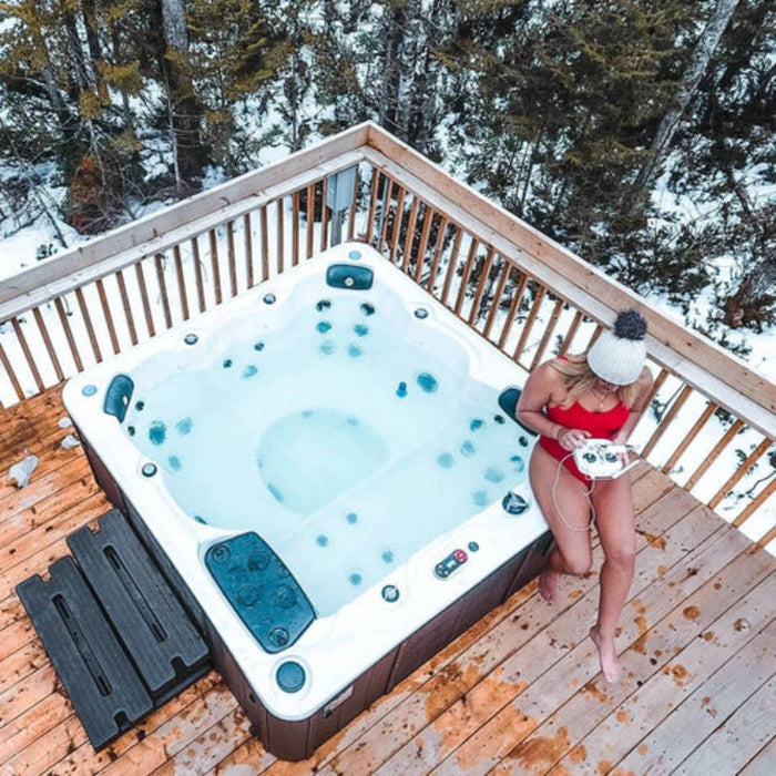 Canadian Spa Company Winnipeg UV 35-Jet 5-6 Person Hot Tub